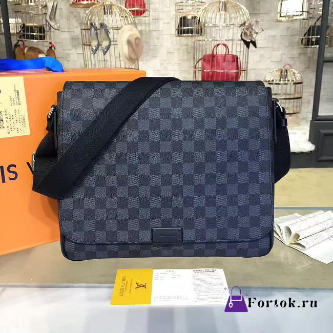 Louis Vuitton DISTRICT GM 3415 - 1