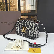 Louis Vuitton TWIST MM 3603 23cm - 5