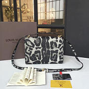 Louis Vuitton TWIST MM 3603 23cm - 4