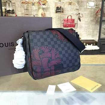 Louis Vuitton DISTRICT PM 3580 27cm