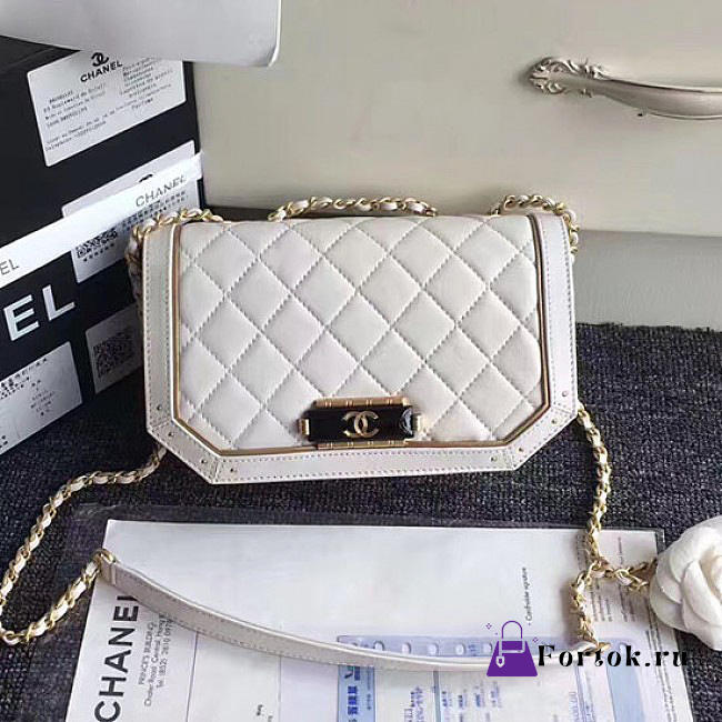 Chanel Lambskin and Calfskin Flap Bag White A91836 21cm - 1