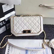 Chanel Lambskin and Calfskin Flap Bag White A91836 21cm - 6