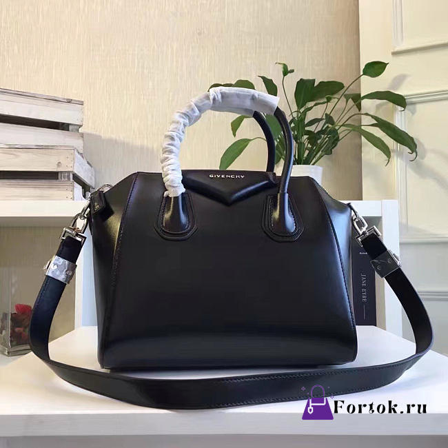 Givenchy Small Antigona handbag 2030 - 1