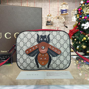 Gucci gg supreme bee shoulder bag 2223 22cm