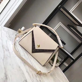 Louis Vuitton Double V Creme 3651 