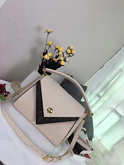 Louis Vuitton Double V Creme 3651  - 5