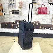 Louis Vuitton Travel box Black - 3