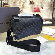 Louis Vuitton BUMBAG EXPLORER M42906 - 3