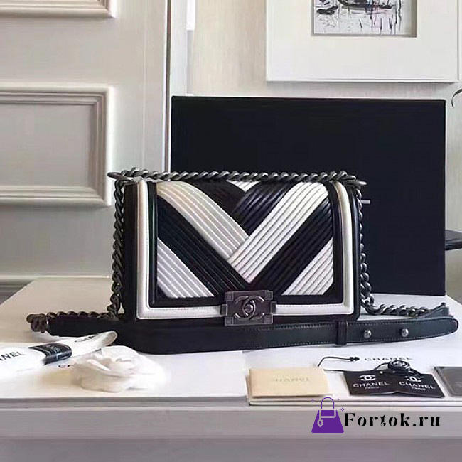 Chanel Medium Chevron Lambskin Quilted Boy Bag White and Black A13044 25cm  - 1
