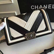 Chanel Medium Chevron Lambskin Quilted Boy Bag White and Black A13044 25cm  - 4