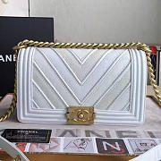 Chanel Chevron Quilted Medium Boy Bag White A67086 25cm - 2