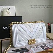 Chanel Chevron Quilted Medium Boy Bag White A67086 25cm - 4