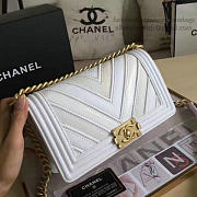 Chanel Chevron Quilted Medium Boy Bag White A67086 25cm - 5