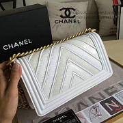 Chanel Chevron Quilted Medium Boy Bag White A67086 25cm - 6