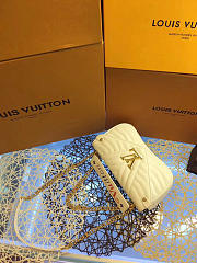 LOUIS VUITTON NEW WAVE CHAIN BAG MM WHITE M51945 25cm  - 3