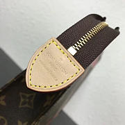 Louis Vuitton Toiletry Pouch 26 M43614  - 4