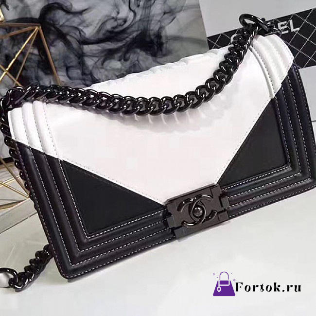 Chanel Medium Boy Bag White and Black A67086 25cm - 1