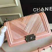 Chanel Medium Chevron Lambskin Quilted Boy Bag Pink A13044 25cm  - 4