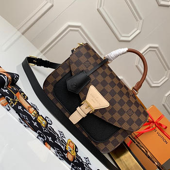  LOUIS VUITTON Crossbody Black 