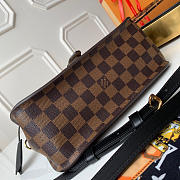  LOUIS VUITTON Crossbody Black  - 5