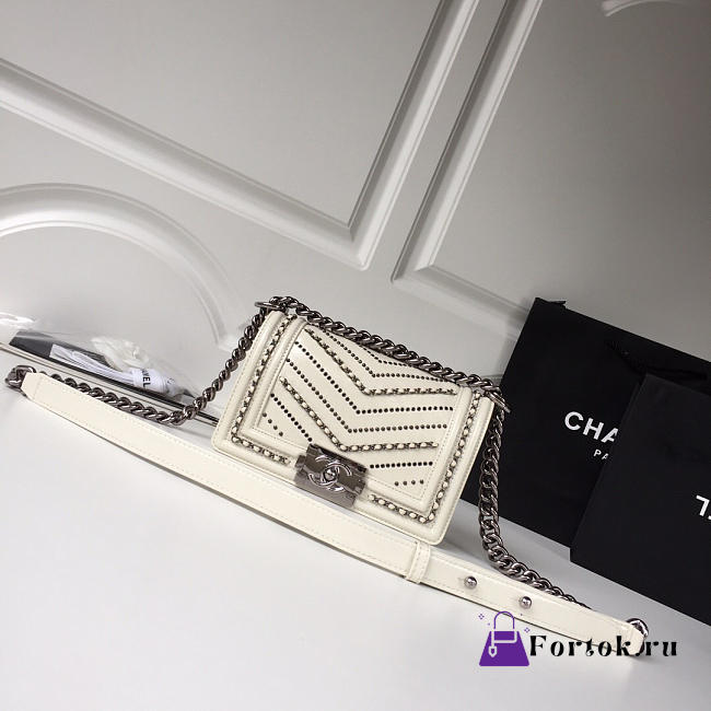 Chanel 2018 Wrinkled Calfskin White Silver Hardware 20cm - 1