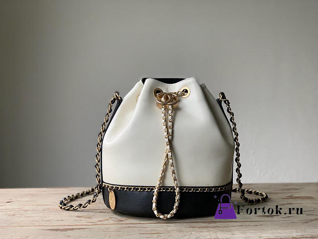 Chanel Pull Rope Bucket Bag White 22cm - 1