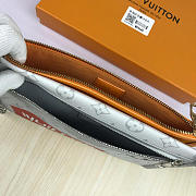 LOUIS VUITTON White Flat Postman Bag 27cm - 3
