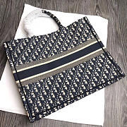 DIOR Large BOOK TOTE Embroidered Oblique Blue Velvet M1286  - 2