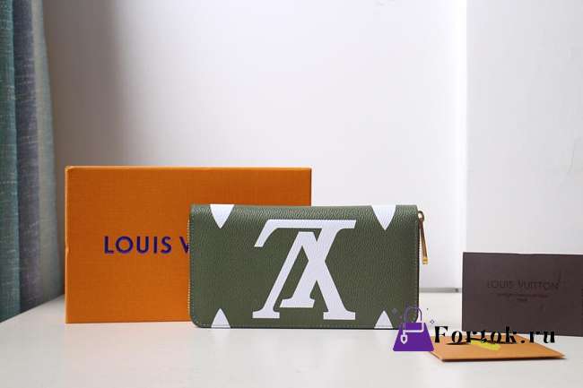 LOUIS VUITTON Micro Pochette Accessories Wallet Green&Beige 19cm - 1