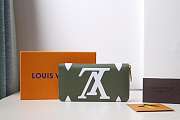 LOUIS VUITTON Micro Pochette Accessories Wallet Green&Beige 19cm - 1