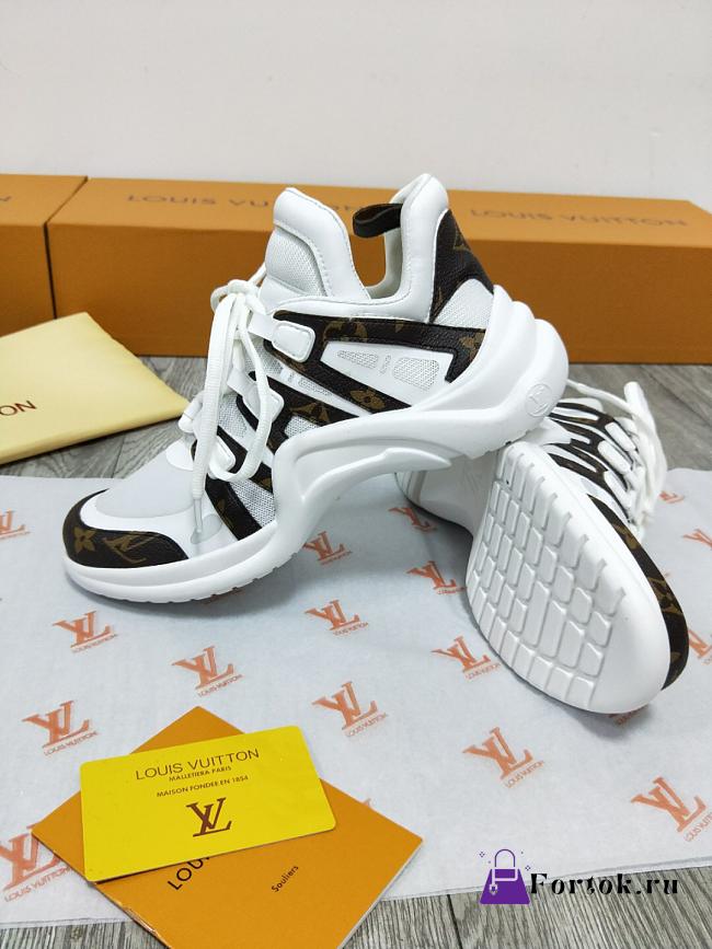 Louis Vuitton men's and women's models White - 1