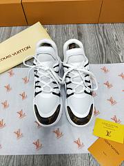 Louis Vuitton men's and women's models White - 2