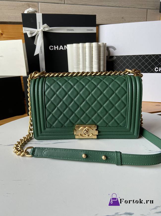 Chanel Quilted Caviar Medium Boy Bag Green 67086 25cm - 1