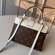 LOUIS VUITTON Locky Postman Package White 20.5cm - 4