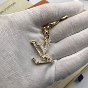 LOUIS VUITTON FLOWER FINESSE CHAIN BAG CHARM M68998  - 3