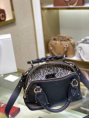 CHLOE Small DARIA BAG in grained & shiny calfskin Black CHC20US - 2
