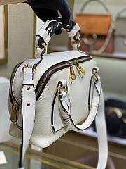 CHLOE Small DARIA BAG in grained & shiny calfskin Eucalyptus CHC20US - 3