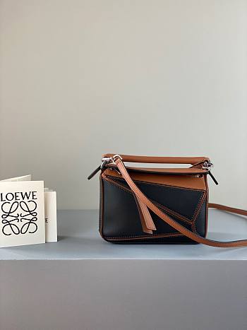 LOEWE Mini Puzzle bag in classic calfskin Black and Tan 32230U 