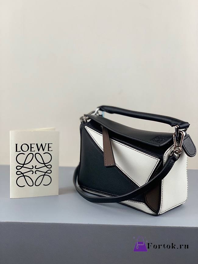 LOEWE Mini Puzzle bag in classic calfskin Black and White 32230U  - 1