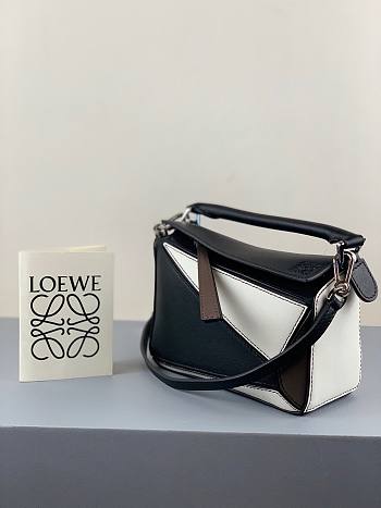 LOEWE Mini Puzzle bag in classic calfskin Black and White 32230U 