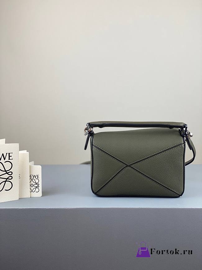 LOEWE Mini Puzzle bag in classic calfskin Khaki Green 32230U  - 1