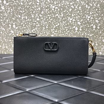 VALENTINO Garavani Clutch V-shaped buckle Black 060# 24.5cm