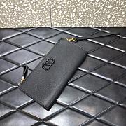 VALENTINO Garavani Clutch V-shaped buckle Black 060# 24.5cm - 5