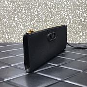 VALENTINO Garavani Clutch V-shaped buckle Black 060# 24.5cm - 2