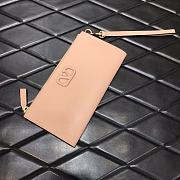 VALENTINO Garavani Clutch V-shaped buckle Nude 060# 24.5cm - 3