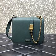 VALENTINO Palm-print cowhide V-shaped Mallard Green 0808# 22cm - 6