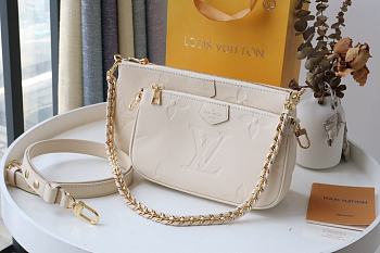 LOUIS VUITTON Multi Pochette Accessories Creme M80447 24cm