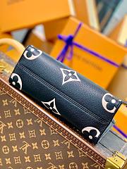 Louis Vuitton ONTHEGO Small Tote Bicolor Monogram Black M45659 25cm  - 3