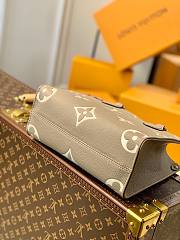 Louis Vuitton ONTHEGO Small Tote Beige M45779 25cm  - 3