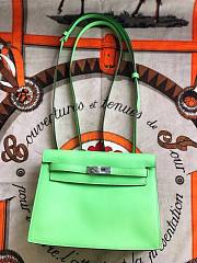 Hermès Kelly Danse Swift Apple Green Silver Buckle 22cm - 1